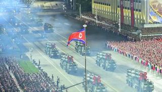 جانب من عرض عسكري بكوريا الشمالية- رويترز