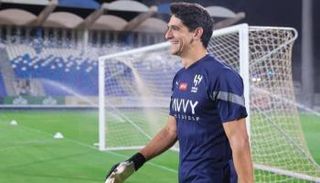 ياسين بونو حارس مرمى الهلال السعودي الجديد