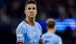 تطبخ على نار هادئة.. برشلونة يقترب من حسم صفقة كانسيلو