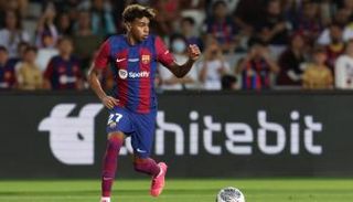 لامين يامال بقميص برشلونة