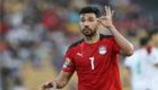 الكشف عن مدة غياب محمود تريزيغيه عن منتخب مصر