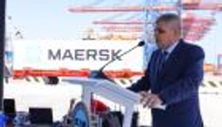 استراتيجية قناة السويس للتحول الأخضر.. رئيس الهيئة يعلن التفاصيل