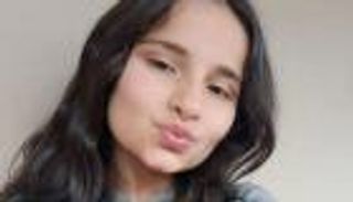 "اصطدام قاتل".. أخرجت رأسها من الحافلة لتودع أصدقاءها فكانت الكارثة