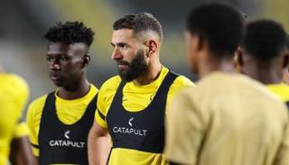 كريم بنزيما لاعب اتحاد جدة السعودي