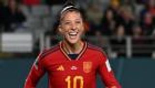 بيان ناري.. لاعبة منتخب إسبانيا تُشعل أزمة "قُبلة" لويس روبياليس