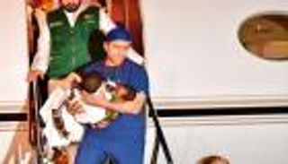 بطائرة الإخلاء الطبي.. وصول التوأم السيامي التنزاني إلى الرياض