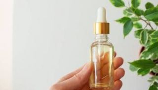 القليل من حمض الهيالورونيك