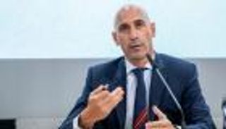 بعد قبلة لاعبة إسبانيا.. تحرك عاجل من الفيفا ضد لويس روبياليس