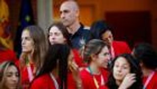 مفاجأة.. "قبلة" مونديال السيدات لن تطيح برئيس اتحاد الكرة الإسباني