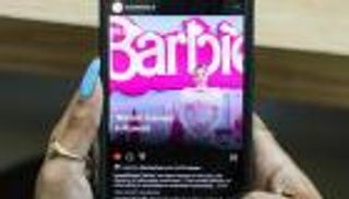 مخرجة مغربية تنتقد فيلم "باربي": "فخ وردي" يهدم الأسرة ويروج للمثلية