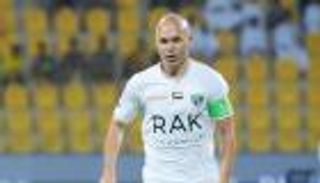 الذهب لا يصدأ.. إنييستا يضع بصمته الأولى في الدوري الإماراتي (فيديو)