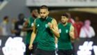 بسبب الصفقة الأغلى.. رياض بودبوز يقترب من مغادرة الأهلي السعودي