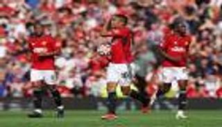 رغم الريمونتادا.. ثورة غضب تجتاح مانشستر يونايتد (صور)