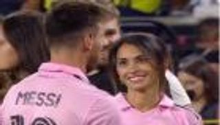 "يخلق من الشبه أربعين".. أنتونيلا لا تعرف ميسي (فيديو)