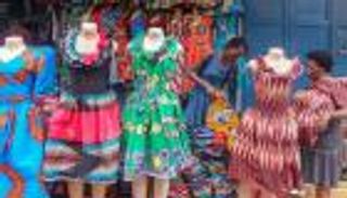 أوغندا تمنع استيراد ملابس "الموتى"