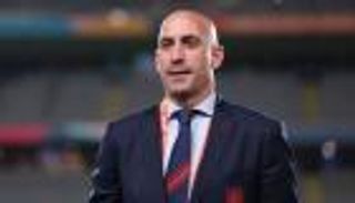 بعد أزمة القُبلة.. الفيفا يقرر إيقاف لويس روبياليس