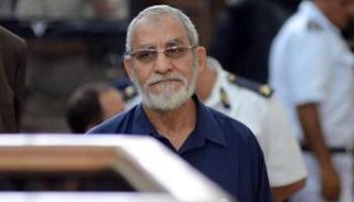 مرشد جماعة الإخوان محمد بديع خلال جلسة محاكمة - أرشيفية