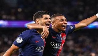 احتفال أسينسيو بهدفه مع مبابي