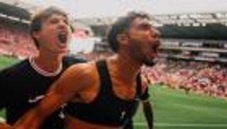 بهدف قاتل.. مرموش يضع بصمة استثنائية مع آينتراخت (فيديو)