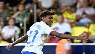 لامين يامال لاعب برشلونة