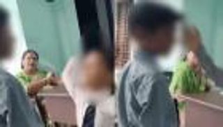 المعلمة الهندية تبرر دعوة طلابها لضرب زميلهم.. والسلطات تتخذ إجراءات ضدها