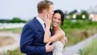 بصورة رومانسية.. "قاتل" بن لادن يضرب مناسبتين باحتفال واحد 