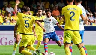 صورة من مباراة فياريال وبرشلونة