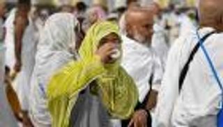 صلاة وطواف ودعاء.. ضيوف الرحمن ينعمون بأجواء روحانية بالمسجد الحرام (صور)