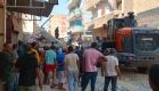 انهيار منزل مأهول بالسكان في مصر.. وقوات الإنقاذ تتحرك