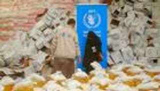 تقليص المنظمات الأممية للمساعدات باليمن.. مخاوف من مجاعة وشيكة