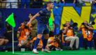 كريستيانو رونالدو يصنع الحدث بـ"رقصة العرضة" السعودية (فيديو)