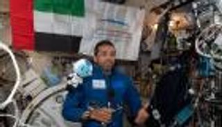 سلطان النيادي يشرح كيفية تعديل ارتفاع محطة الفضاء الدولية (فيديو)