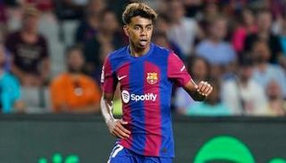 لامين يامال لاعب برشلونة