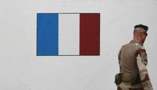 جندي فرنسي في مطار بغداد الدولي - أرشيفية