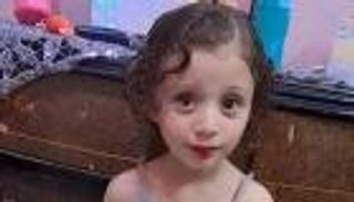 الغيرة تدفع مصرية لقتل ابنة ضرتها.. وابنتها تسلمها للشرطة