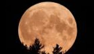 القمر الأزرق العملاق.. ظاهرة فلكية فريدة لن تتكرر حتى 2032