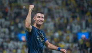 احتفال كريستيانو رونالدو أمام الشباب