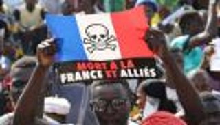 انقلاب الغابون.. "بورصة" فرنسا بأفريقيا تدخل "المنطقة الحمراء"