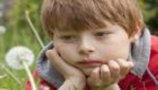 لماذا لا ينصح بإعطاء المهدئات للأطفال؟ طبيبة توضح