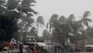 تأجيل الدراسة وتعطيل القطارات.. الصين تتأهب للإعصار الكبير