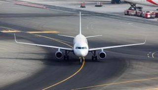 طائرة في مطار لوساكا 