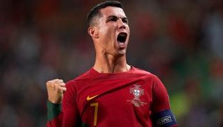 كريستيانو رونالدو قائد وأسطورة البرتغال