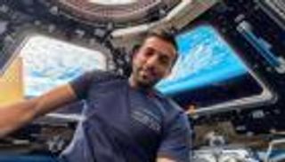 رسالة حب من فريق مركز محمد بن راشد للفضاء لسلطان النيادي