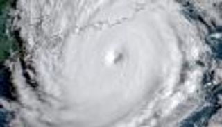 تطورات الإعصار "ساولا".. إصدار ثالث أعلى تحذير في هونغ كونغ (فيديو)