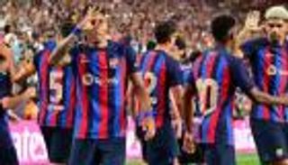 بحضور خليفة ميسي.. برشلونة يكشف عن قميصه الثالث (فيديو)