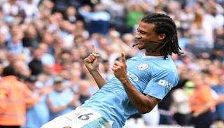 ناثان أكي مدافع مانشستر سيتي