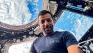 سلطان النيادي بعد العودة.. تجارب وتوعية واستمتاع بطعام والدته