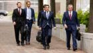 محامو ترامب يلجأون للعودة عبر الزمن بحثا عن "تبرئة"