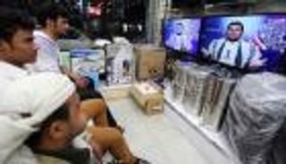 الهواتف الذكية تربك الحوثيين.. صورة واحدة من زاوية حادة