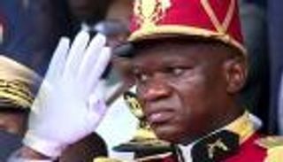 الجنرال نغيما يؤدي القسم رئيسا انتقاليا للغابون